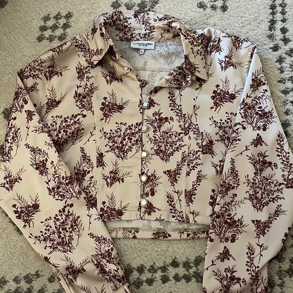 Soft silky material. Parisienne inspired. - Picture 3 of 4